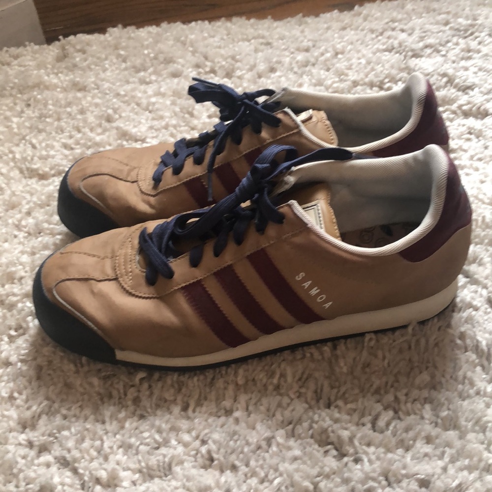 Men’s ADIDAS Samoa US size 9.5 tan/burgundy stripe